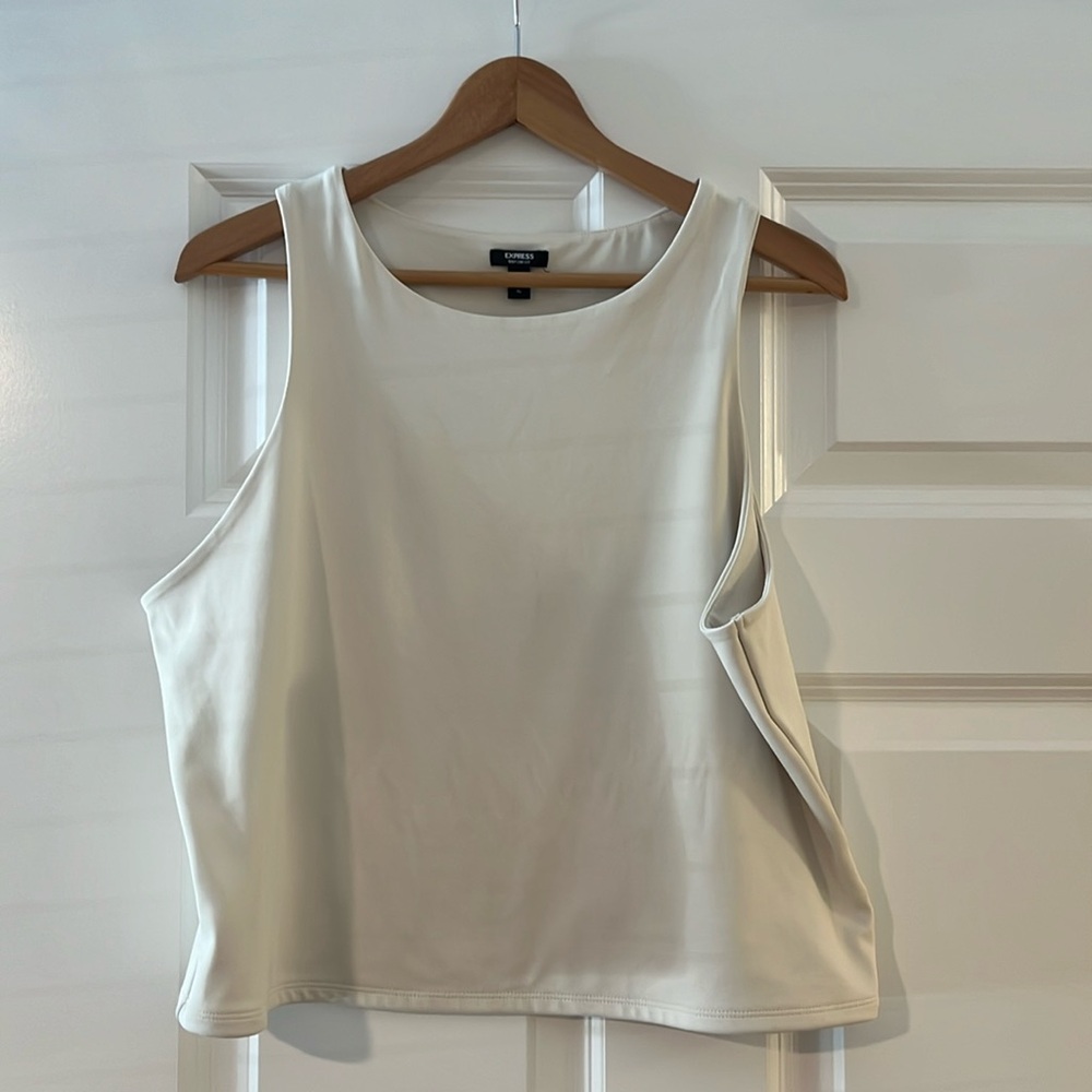 Like new, barely used - compression crop top in color ‘Swan’